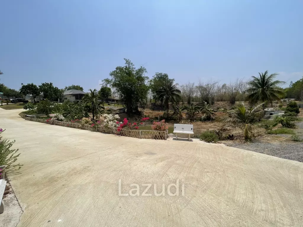 Pool villa on an impressively 6 Rai land plot and Fish Ponds