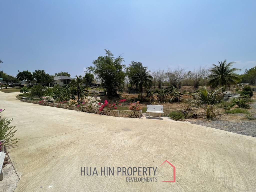 Pool villa on an impressively 6 Rai land plot and Fish Ponds