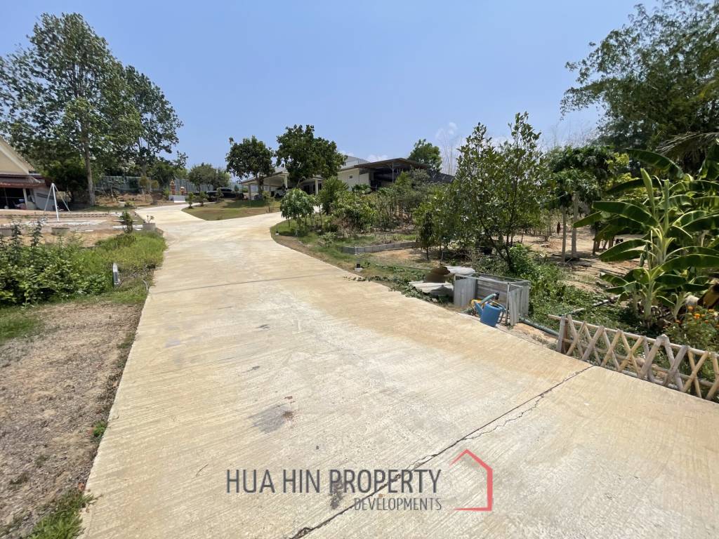 Pool villa on an impressively 6 Rai land plot and Fish Ponds