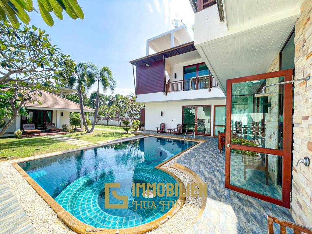 4 Bedroom Pool Villa 200 Meters From Dolphin Bay Beach