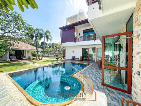 4 Bedroom Pool Villa 200 Meters From Dolphin Bay Beach
