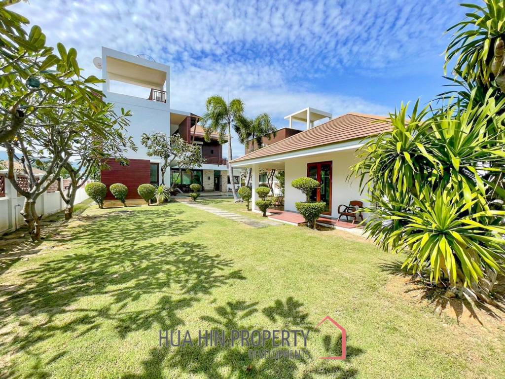 4 Bedroom Pool Villa 200 Meters From Dolphin Bay Beach