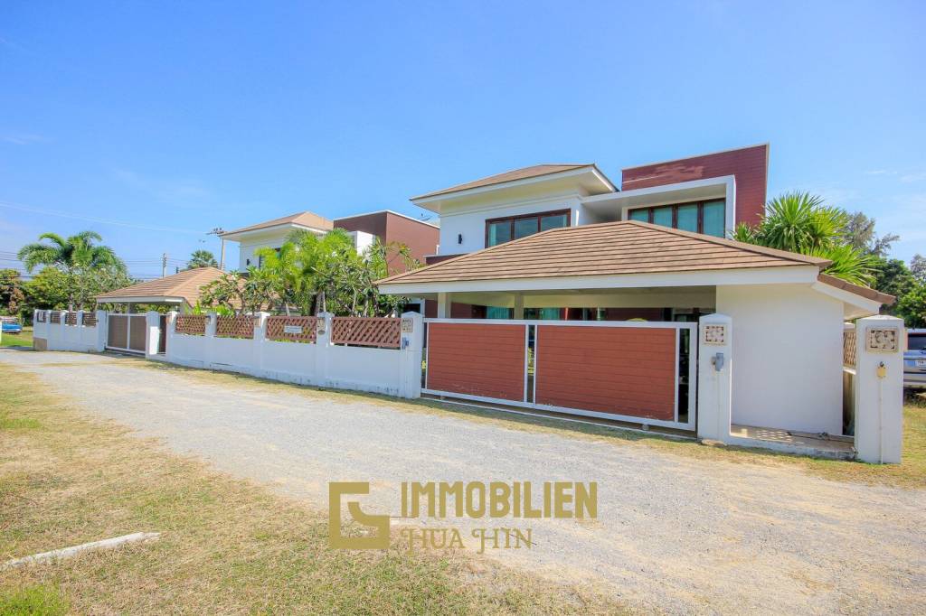 4 Bedroom Pool Villa 200 Meters From Dolphin Bay Beach