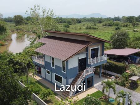 2 Bedrooms house For Sale with Mountain Views