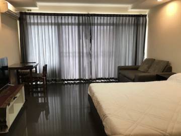 Tidy 1 BR Condo For Rent