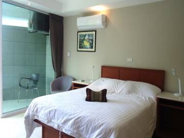 This Nicely Fully Furnished 1 Bedroom Codominun
