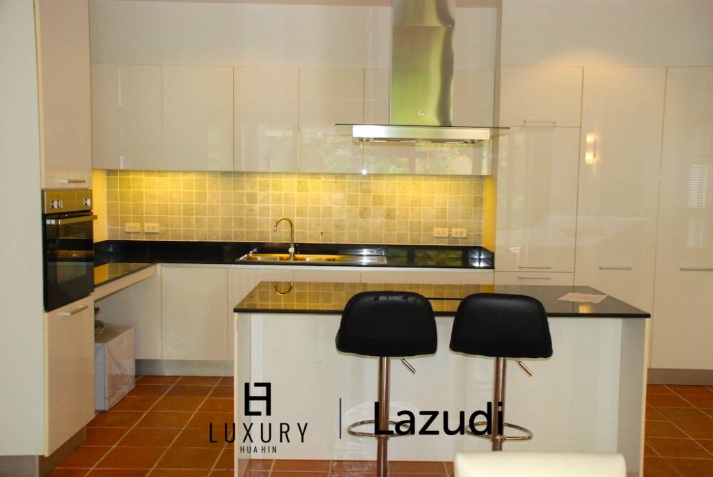 210 metro cuadrado 2 ` 3 Baño Condominio de Venta