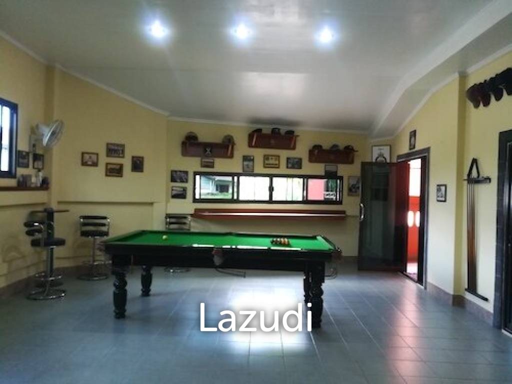 Nice house with bar area for Friends and family