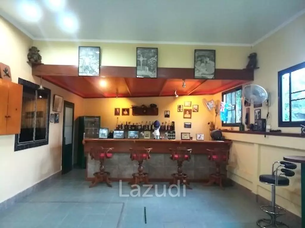 Nice house with bar area for Friends and family