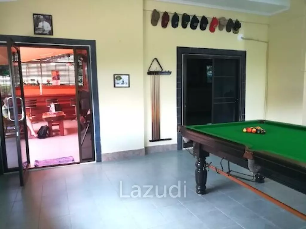 Nice house with bar area for Friends and family