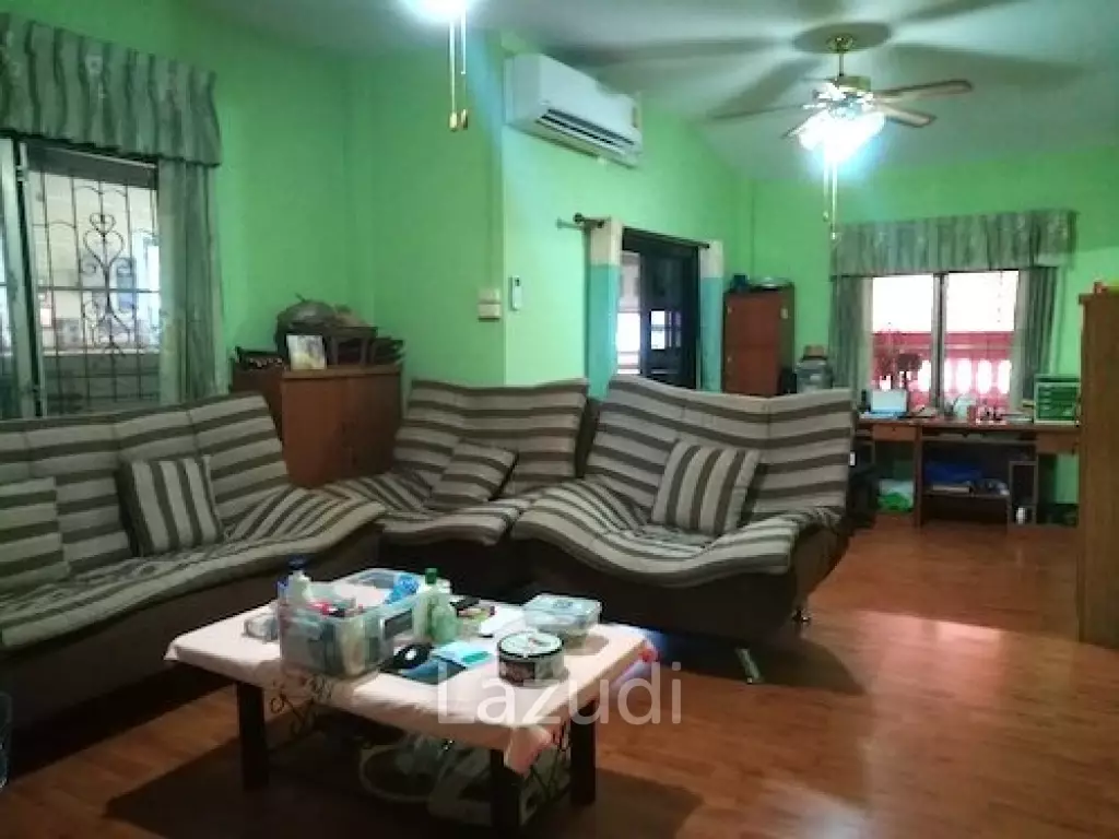 Nice house with bar area for Friends and family