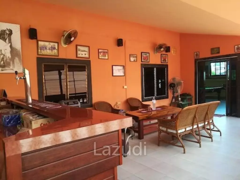 Nice house with bar area for Friends and family