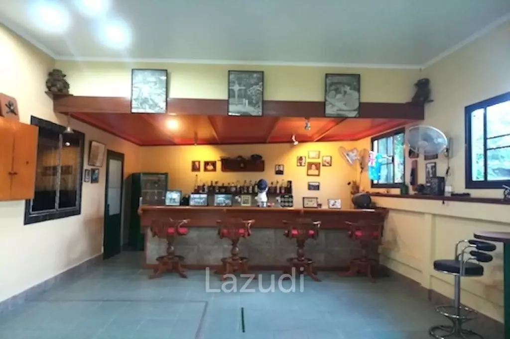 Nice house with bar area for Friends and family