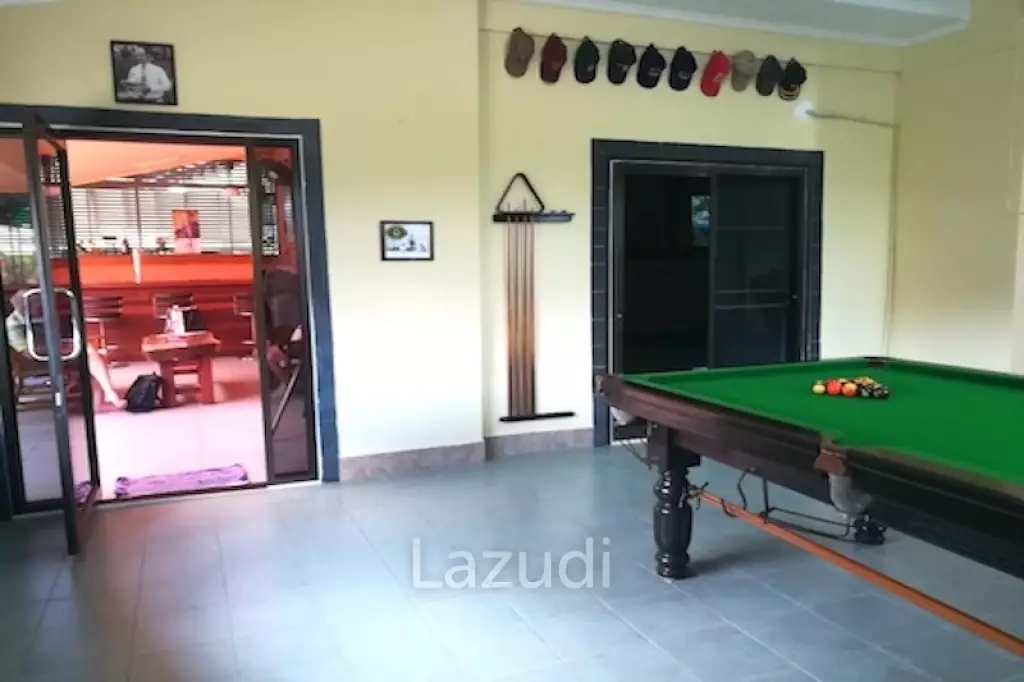 Nice house with bar area for Friends and family