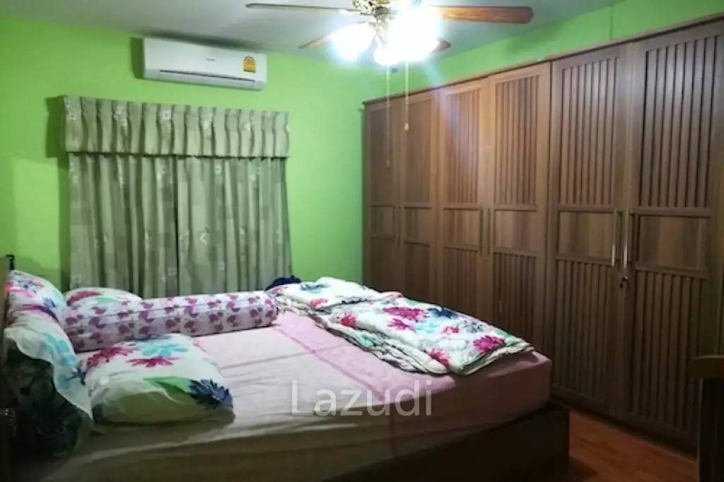 Nice house with bar area for Friends and family