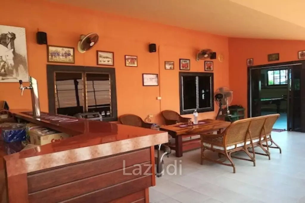Nice house with bar area for Friends and family