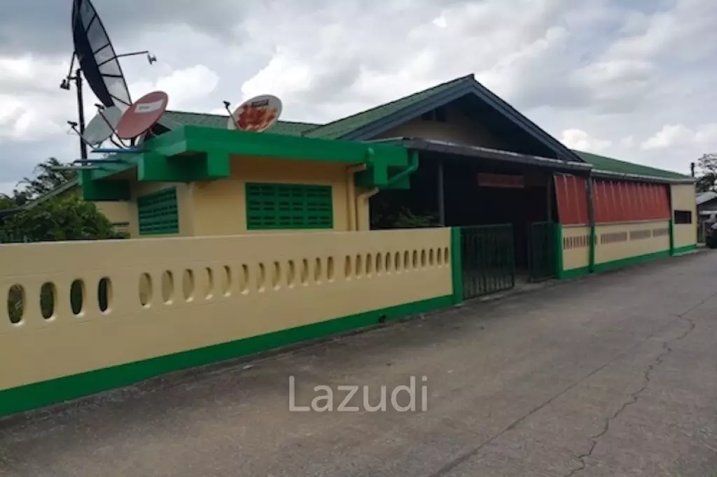 Nice house with bar area for Friends and family