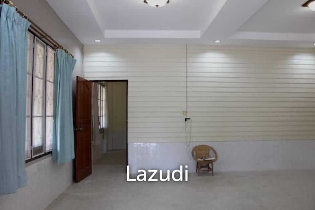 Land and House in city Center for Sale