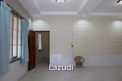 Land and House in city Center for Sale
