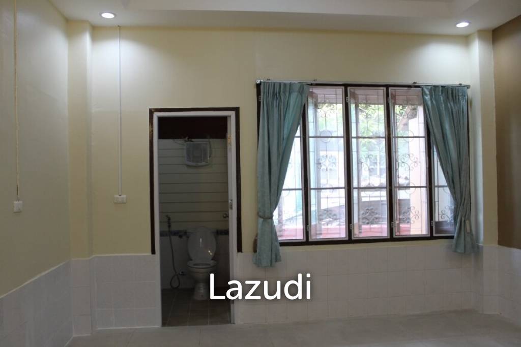 Land and House in city Center for Sale