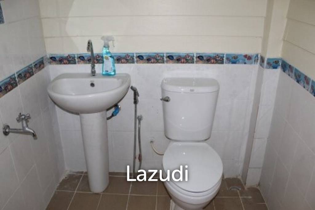 Land and House in city Center for Sale