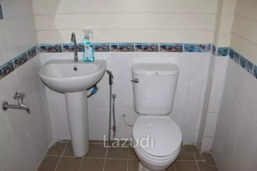 Land and House in city Center for Sale