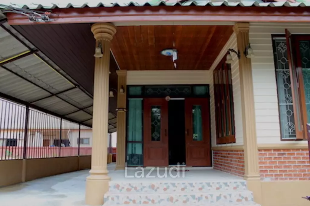 Land and House in city Center for Sale