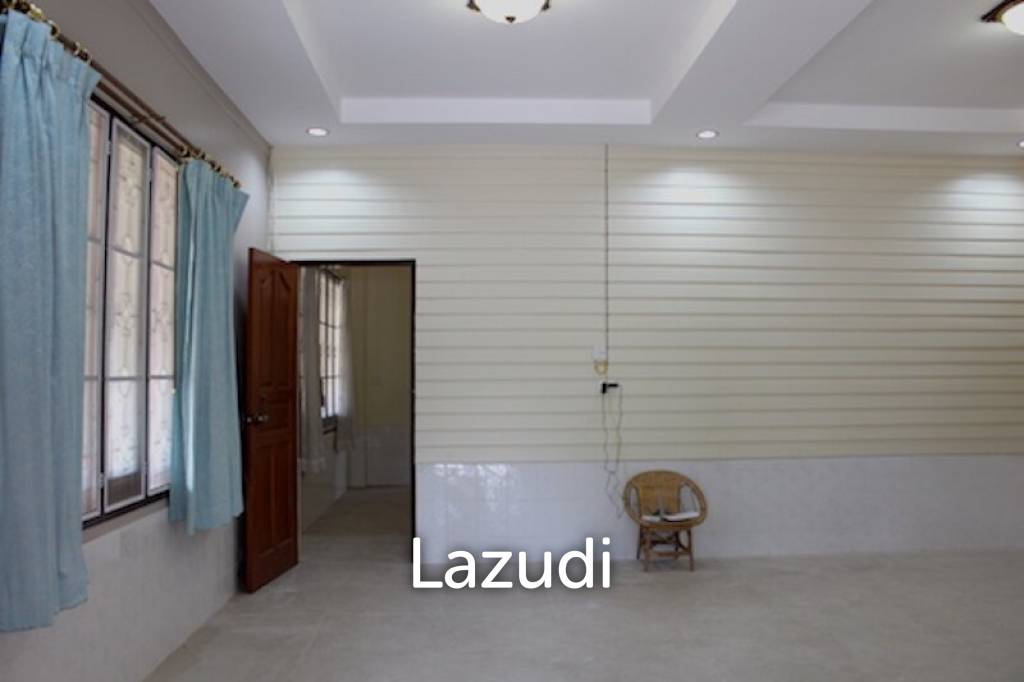Land and House in city Center for Sale
