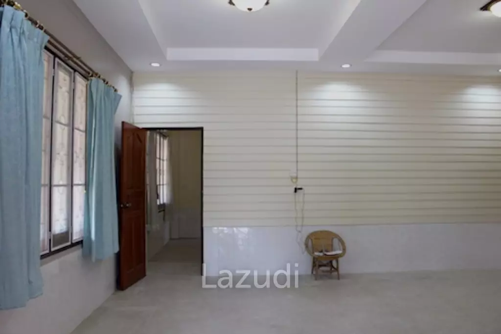 Land and House in city Center for Sale