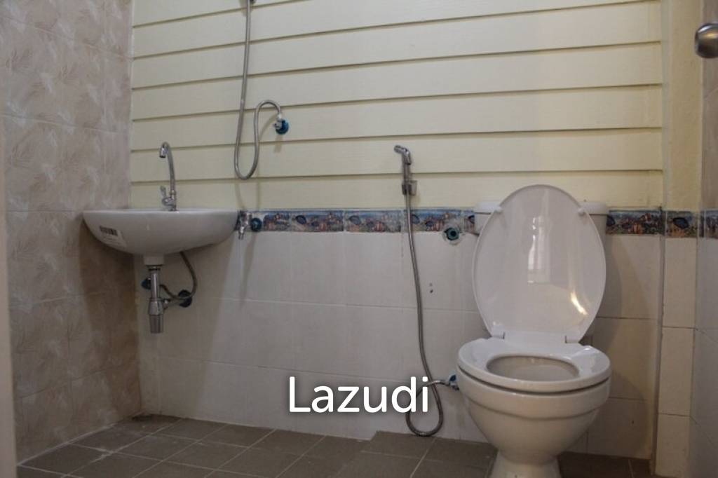 Land and House in city Center for Sale