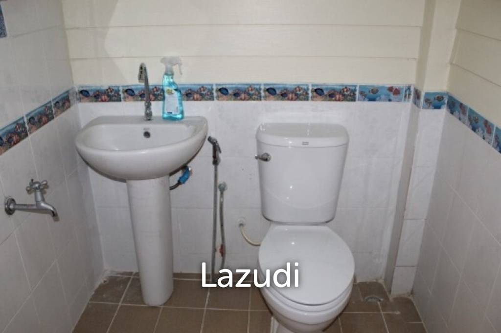 Land and House in city Center for Sale