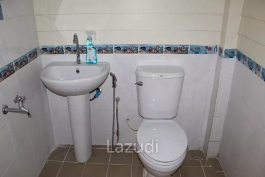 Land and House in city Center for Sale