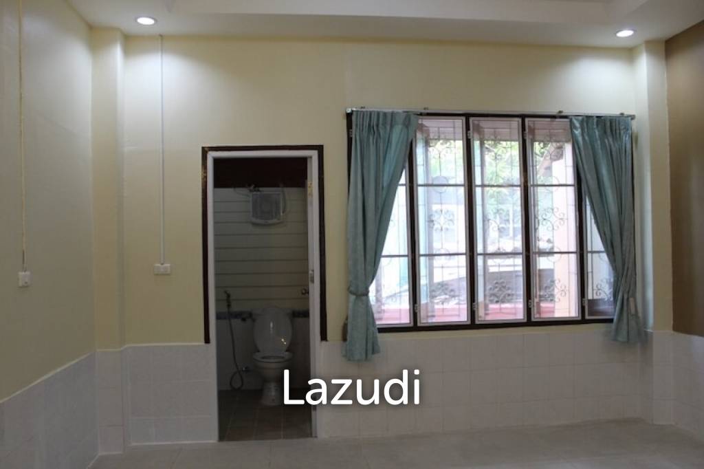 Land and House in city Center for Sale