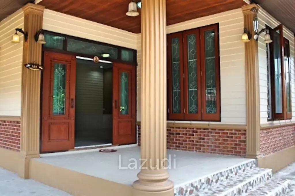 Land and House in city Center for Sale
