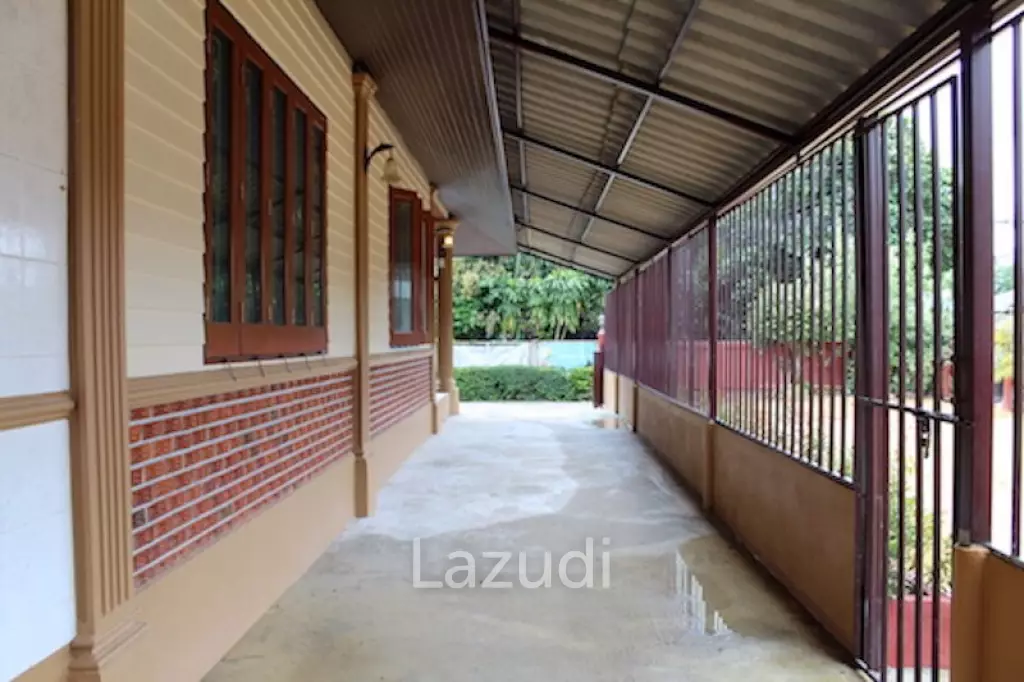 Land and House in city Center for Sale