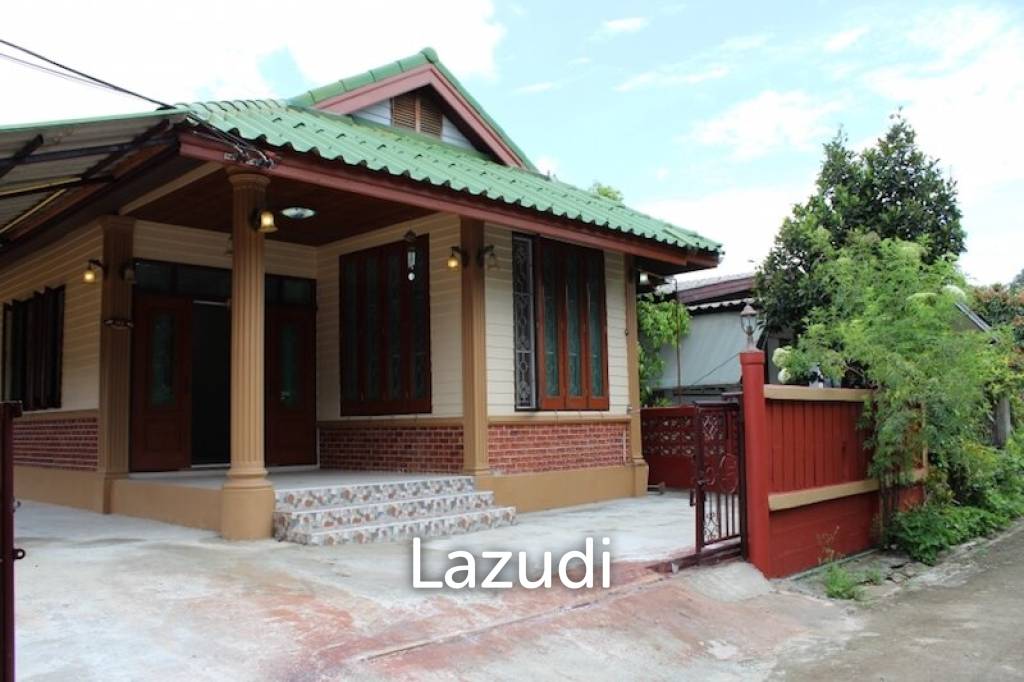 Land and House in city Center for Sale