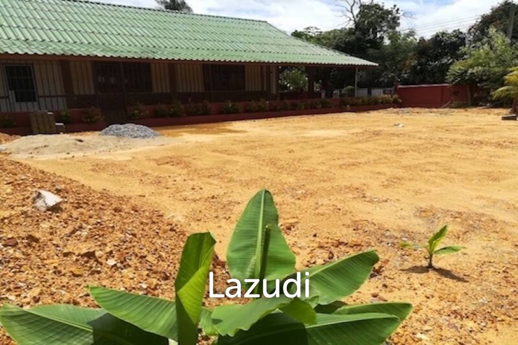 Land and House in city Center for Sale