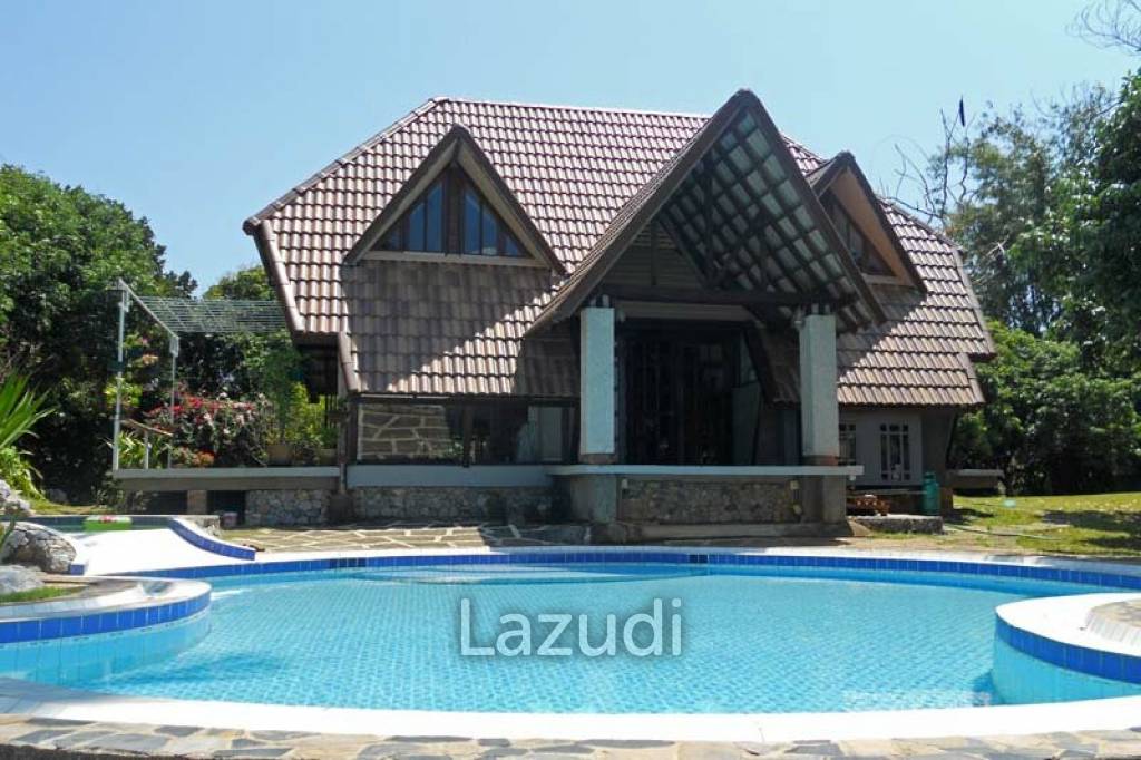 2 BR Cottage with Swimming Pool