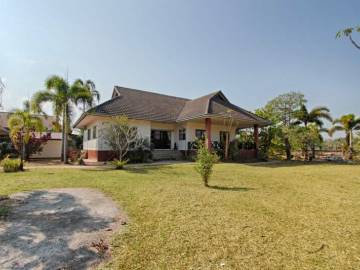 House on 2 Rai Rental with wide lawn