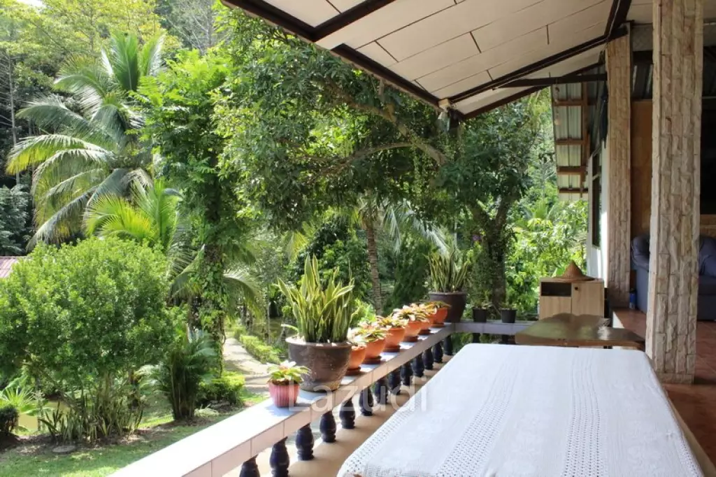 Beautiful Garden House 2 km. from Mae Fah Luang University