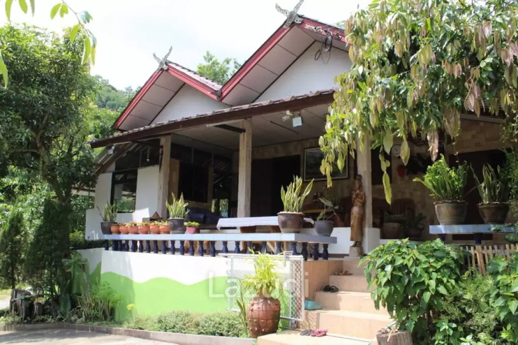 Beautiful Garden House 2 km. from Mae Fah Luang University