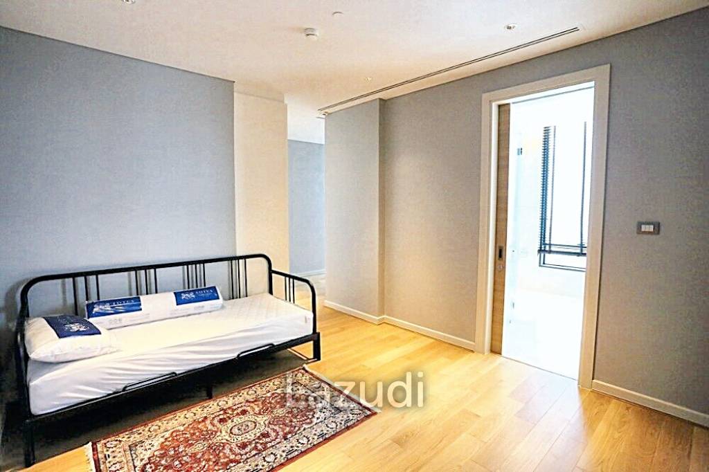 3 Bed 4 Bath 347 SQ.M Sindhorn Residence
