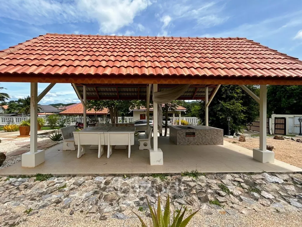 Standalone 3 Bedroom Villa in Kao Tao on 2 Rai Land Plot