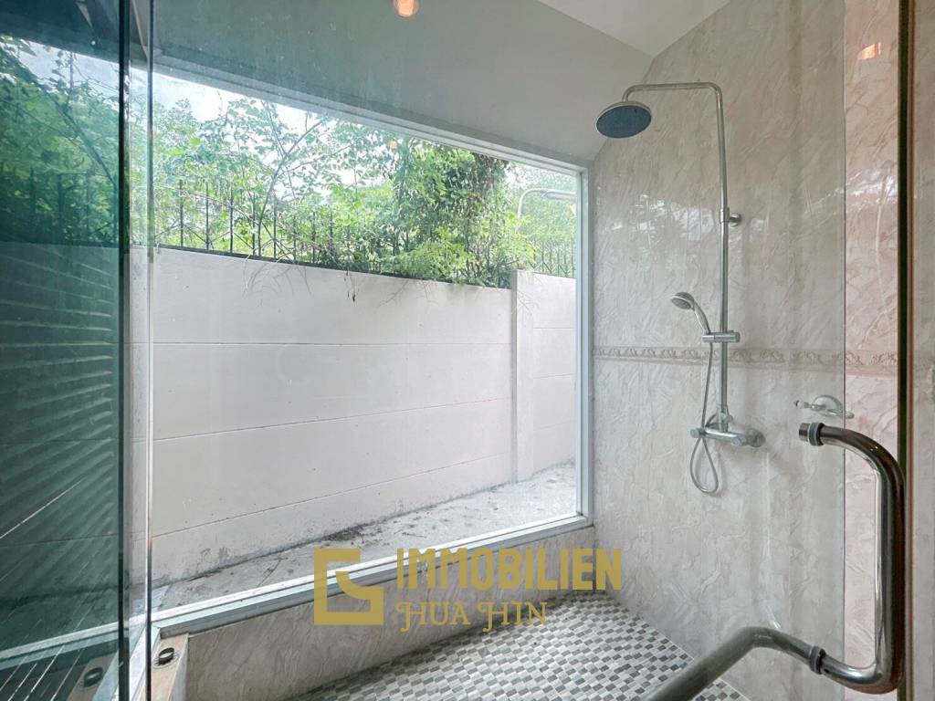 594 metro cuadrado 4 ` 4 Baño Villa de Venta