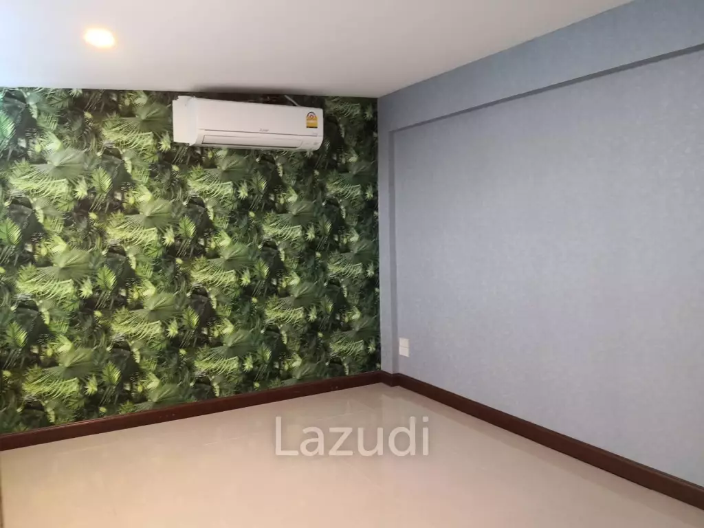 Luxury Two-Story Restaurant Bar Near Phromphong BTS