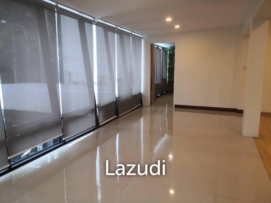 Luxury Two-Story Restaurant Bar Near Phromphong BTS