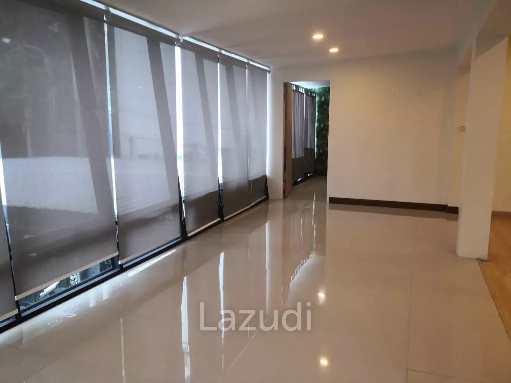 Luxury Two-Story Restaurant Bar Near Phromphong BTS