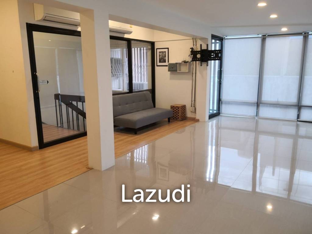 Luxury Two-Story Restaurant Bar Near Phromphong BTS