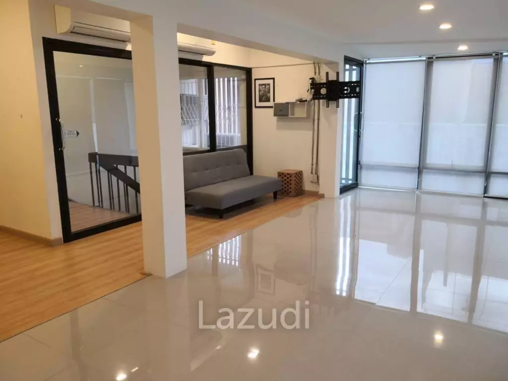 Luxury Two-Story Restaurant Bar Near Phromphong BTS