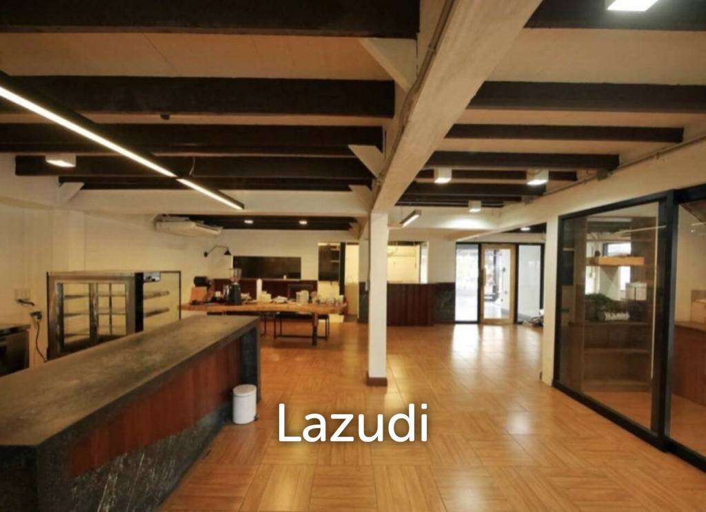 Luxury Two-Story Restaurant Bar Near Phromphong BTS